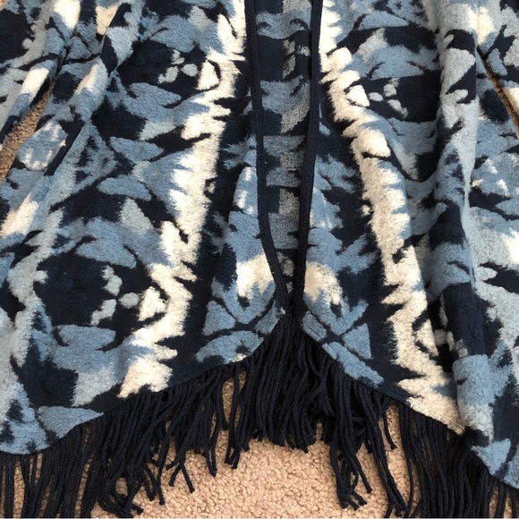 Lucky Brand Blue Blanket Fringe Cardigan Sweater - Picture 4 of 9